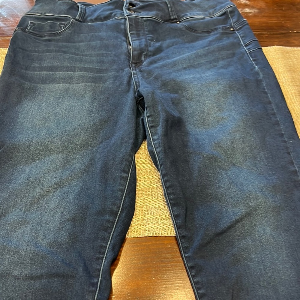 Dark blue jeans skinny foot